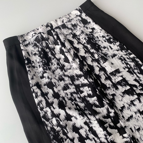 BCBG maxi skirt with shorts underneath - Picture 9 of 11